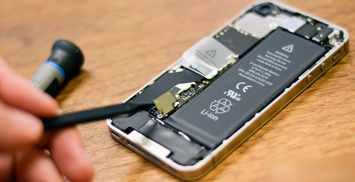 Снятие батареи iPhone 4