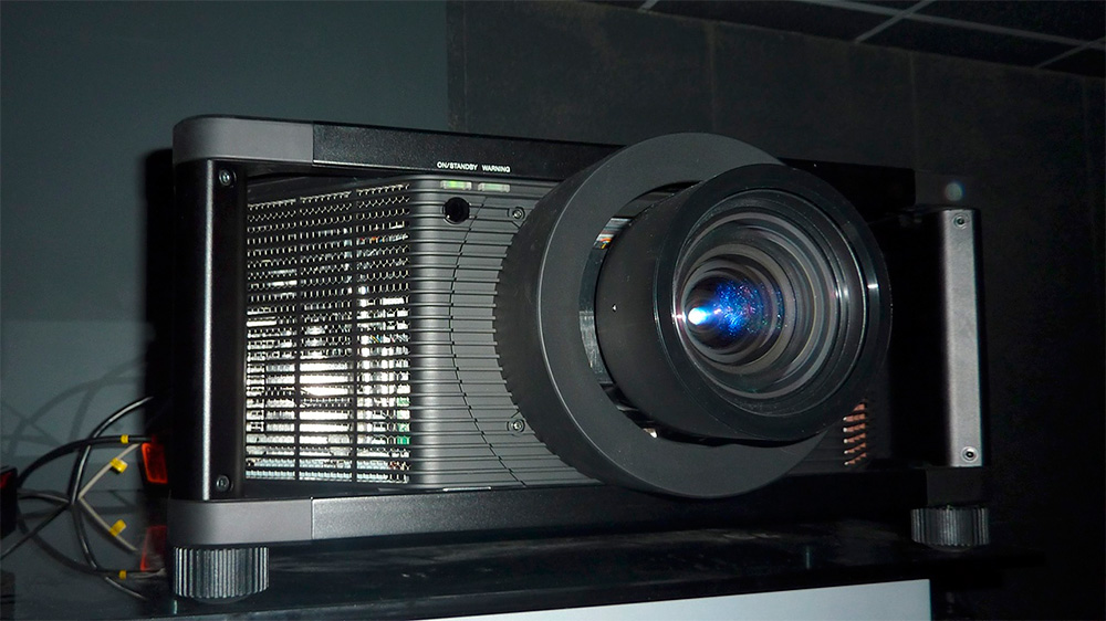 High-end проектор Sony