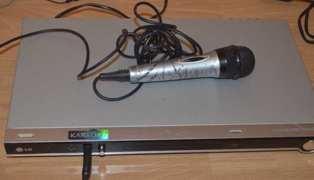 Микрофон в комплекте с DVD караоке