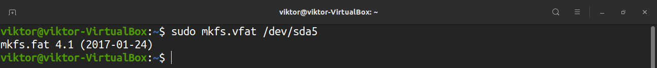 Команда Linux "sudo mkfs.vfat /dev/название_носителя"