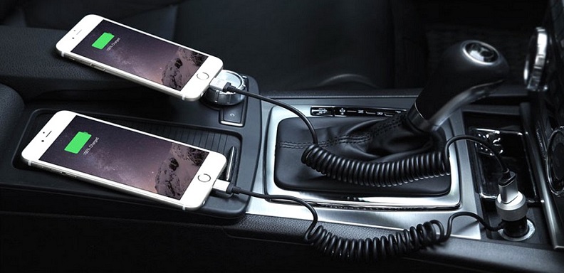 Зарядка iPhone в машине