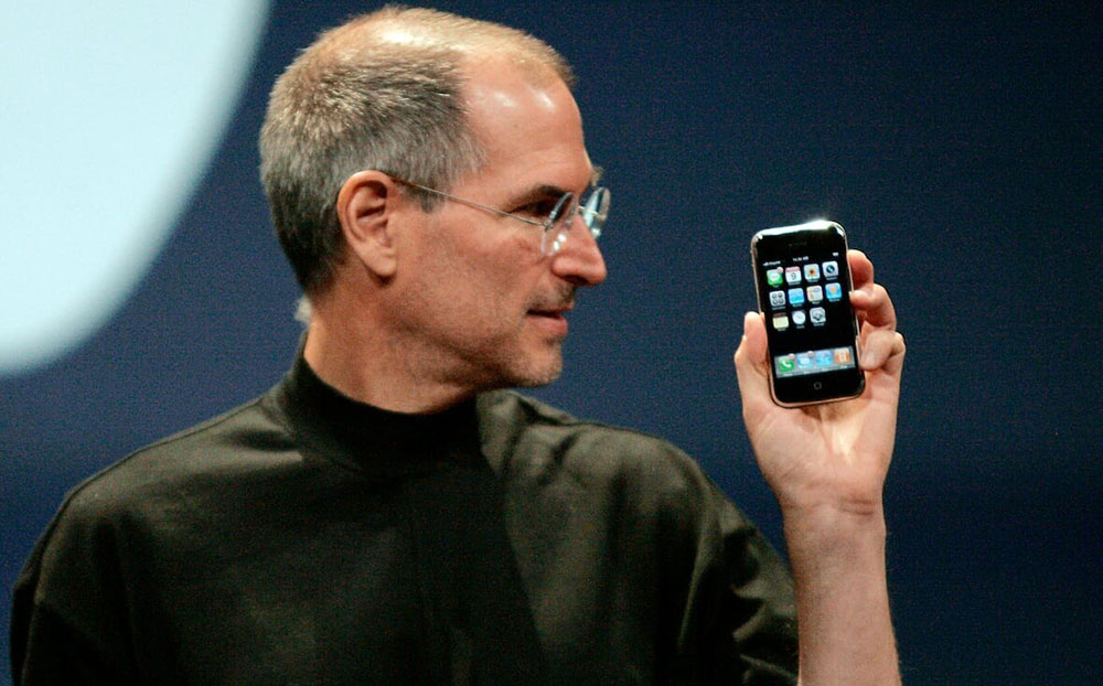 iPhone и Стив Джобс