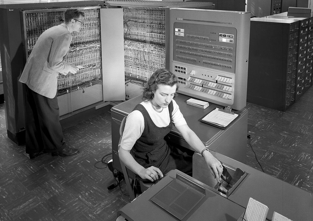 Машина IBM 704